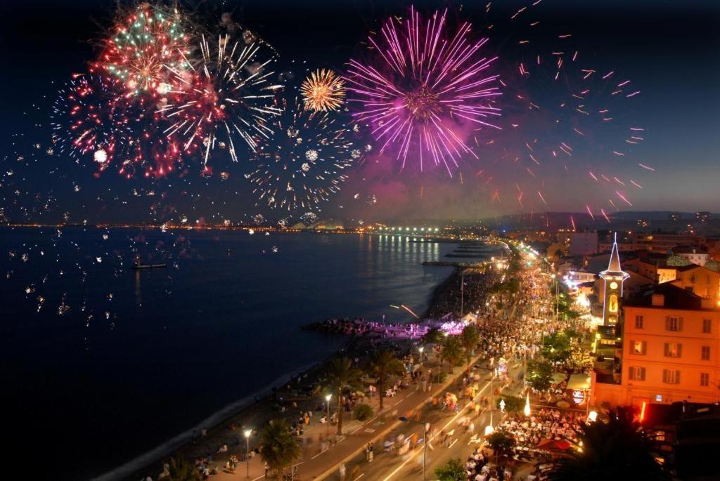 2P entièrement climatisé I Bien insonorisé I Wifi I A 300 m de la mer I Restaurants commerces et transports à 5mn à pied I Idéal 2 personnes I Possibilité 4 avec canapé lit de qualité I Très belle Douche Cagnes-sur-Mer Exterior foto
